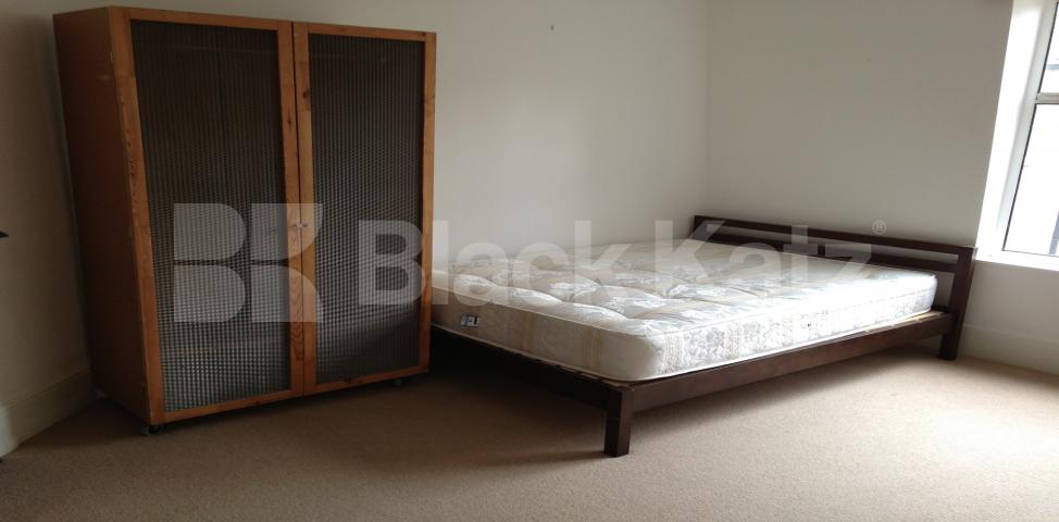 			LET , 4 Bedroom, 1 bath, 1 reception Apartment			 Park Mansions South. Lambeth Road  , Vauxhall